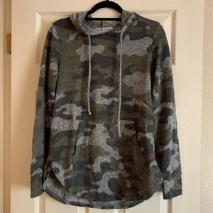 Pullover thin camouflage jacket